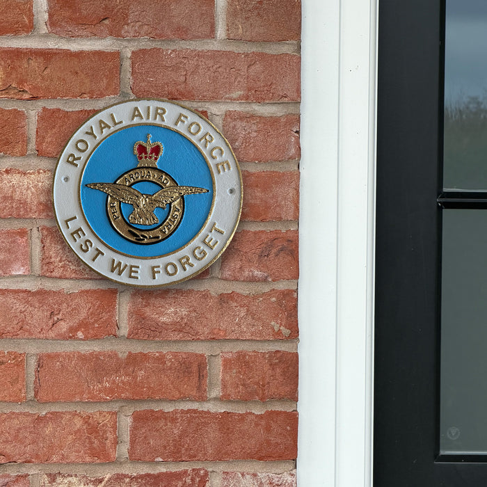 RAF “Lest We Forget” Wall Plaque (Cast Iron) – Indoor/Outdoor