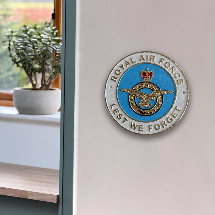 RAF “Lest We Forget” Wall Plaque (Cast Iron) – Indoor/Outdoor