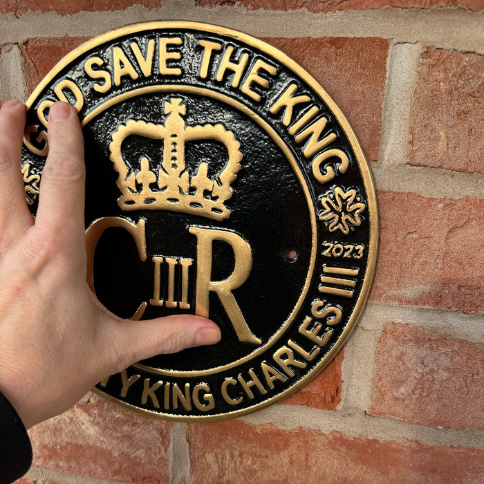 King Charles III Cypher Wall Plaque – Cast Iron, 24cm (Indoor/Outdoor)