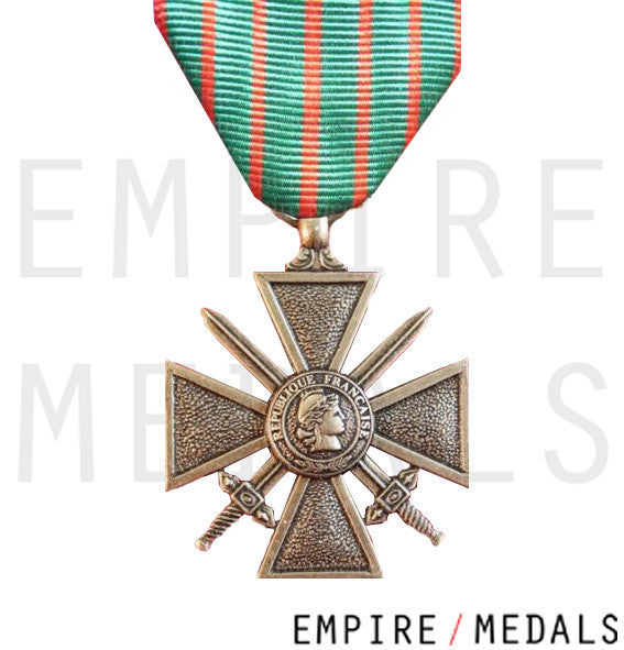 Médaille militaire Croix de guerre Légion d'Honneur Cadre en bois 1870  A4982 Naturel/Noir